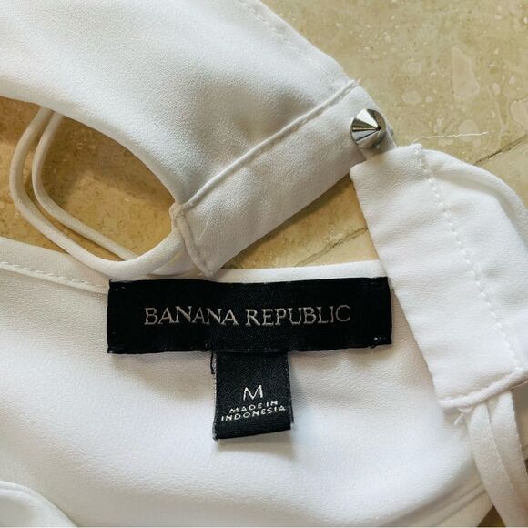 🤍 Banana Republic White Split Back Sleeveless Blouse – Size M - Picture 7 of 8